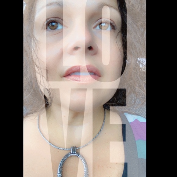 Meet your Posher, Tiffany - Picture 2 of 4